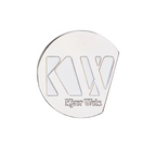 Kjaer Weis Iconic Edition Quadrant – silbernes Metalllogo, weißer Hintergrund – Make-up
