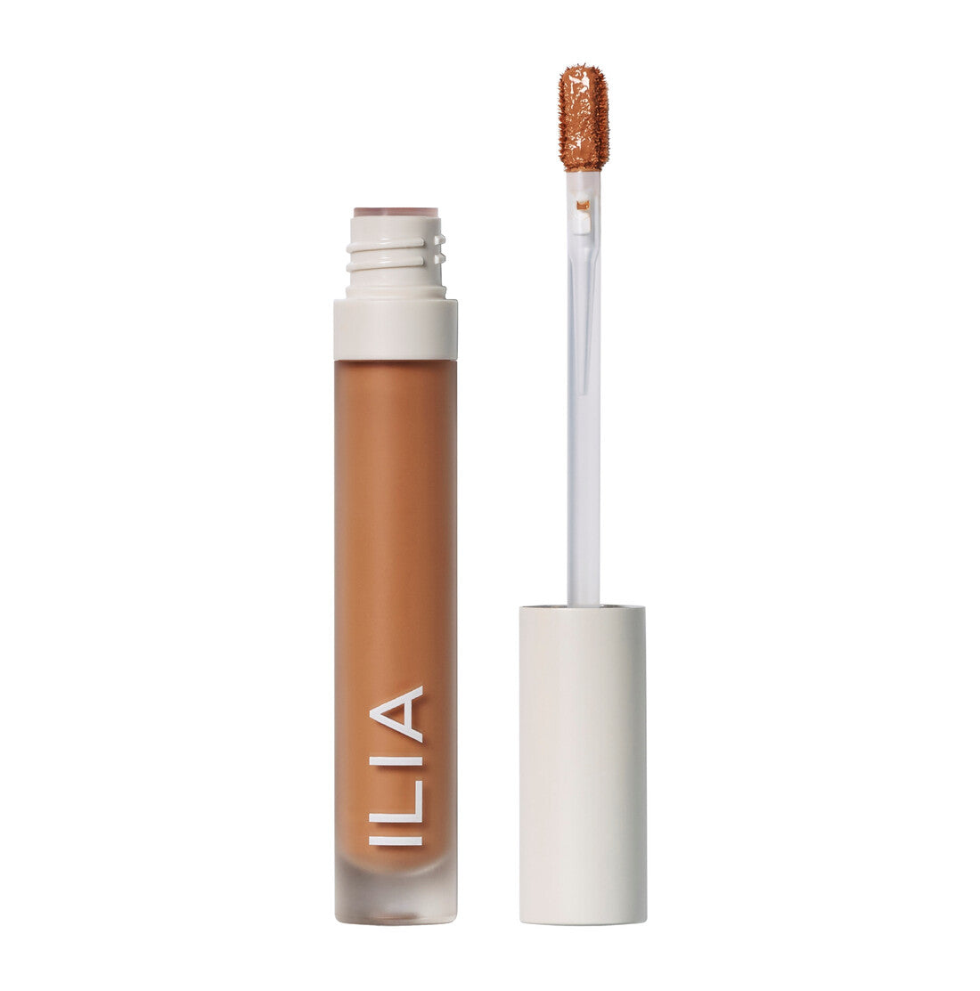 ILIA True Skin Serum Concealer mit Applikator auf weißem Hintergrund