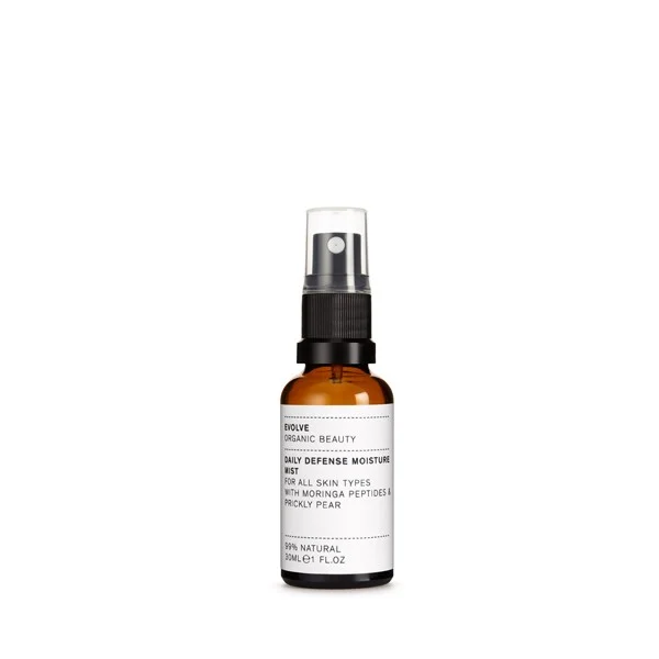 Evolve Organic Beauty Daily Defence Moisture Mist in brauner Sprühflasche mit weißem Etikett für die Hautpflege