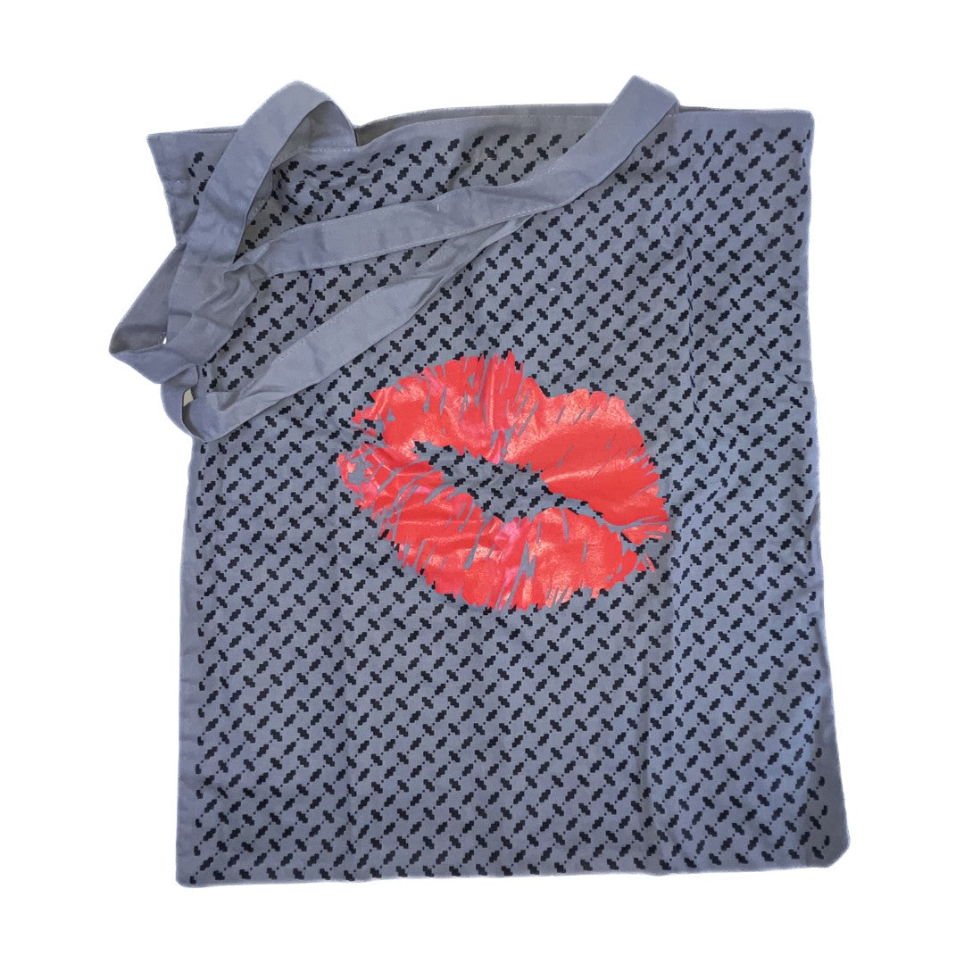 Bag Pali Grey Red Kiss – grey fabric tote with red lip print and black pattern, white background – accessories