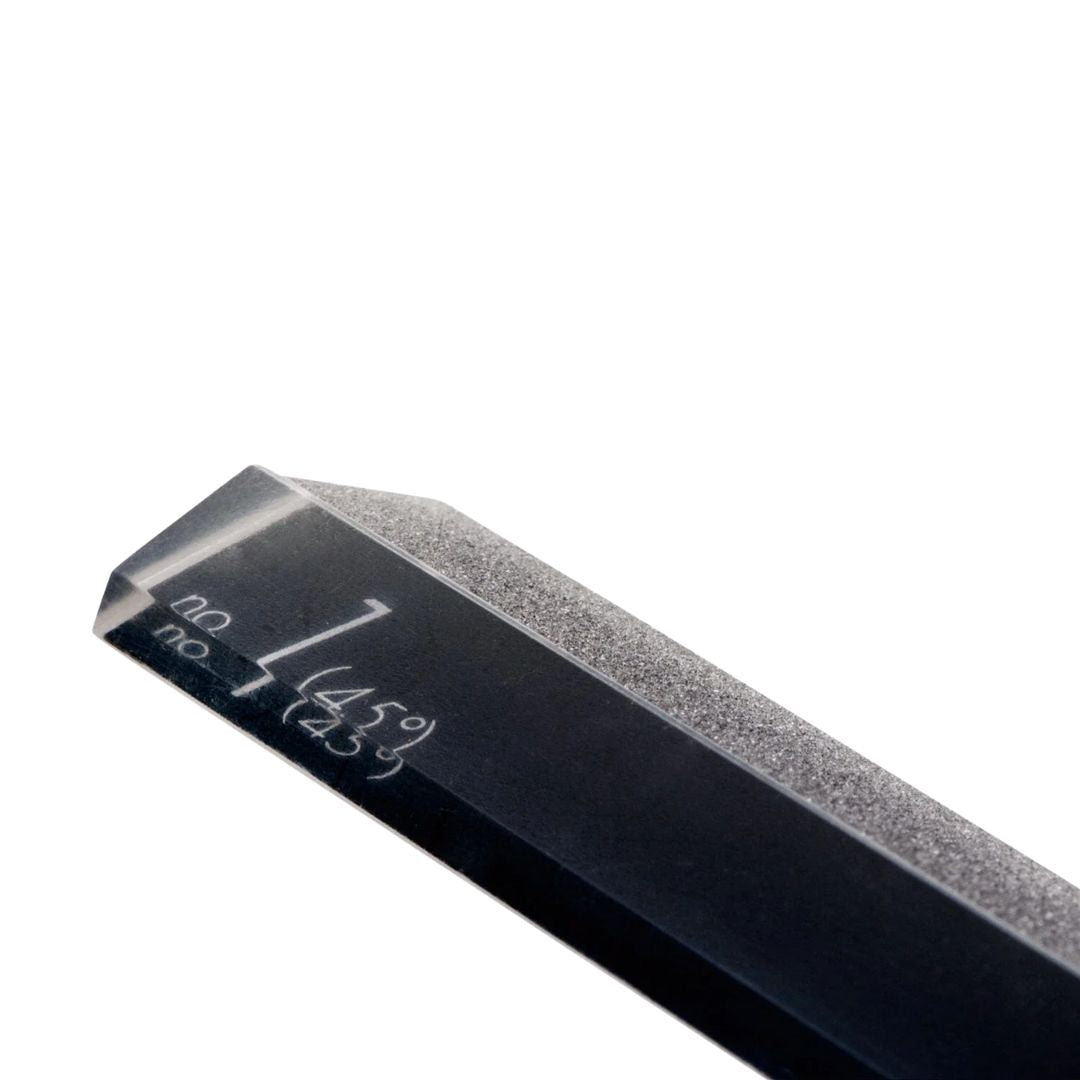 Nail File Square-off No.1 Nagelfeile – schwarze Feile mit grauer Schleifkante, weißer Hintergrund – Nagelpflege