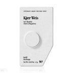 Kjaer Weis Eye Shadow Refill – weißes Textil-Etui 1.2g, runder Deckel, weißer Hintergrund – Augenmake-up