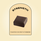 Nut Butter Chocolate Toasted Coconut Single – brauner Schokoladenblock, cremefarbener Hintergrund – Hautpflege