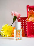 Bain de Midi Eau de Parfum – klares Glasfläschchen 15ml, weißer Sprühkopf, bunte Surfer-Motiv, weißer Hintergrund – Parfüm