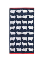 Sheep Organic Cotton Badelaken – dunkelblau mit weißen Schafen, roter Bordüre, weißem Hintergrund – Strandtuch