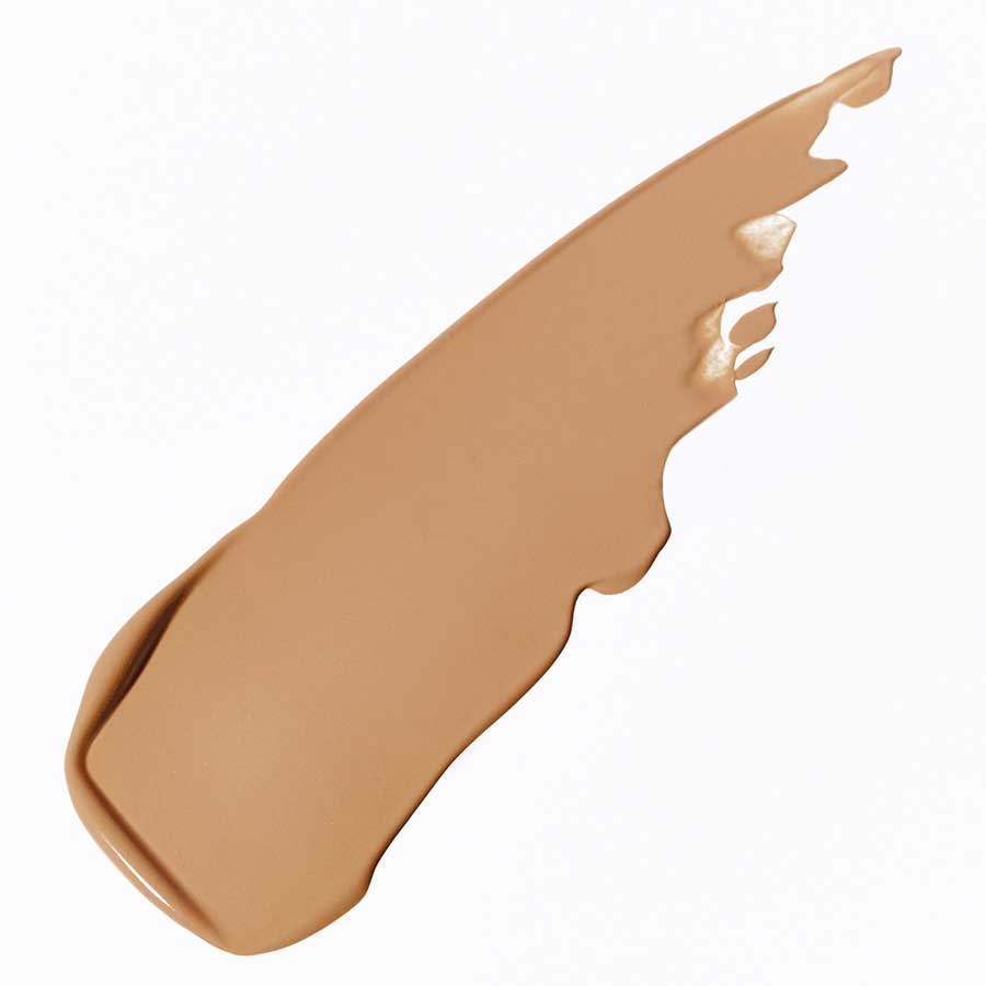 Foundation 05 Nutmeg – creamy texture, nut-brown shade on white background – makeup