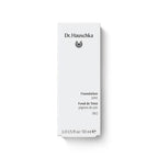Dr. Hauschka Foundation 002 Pine – weiße Kartonverpackung 30ml, weißer Hintergrund – Make-up