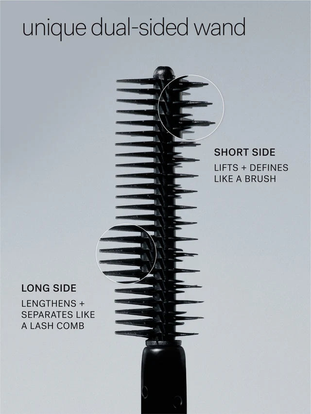 Limitless Lash Mascara schwarze Applikatorbürste vor hellem Hintergrund für ein perfektes Augen-Make-up