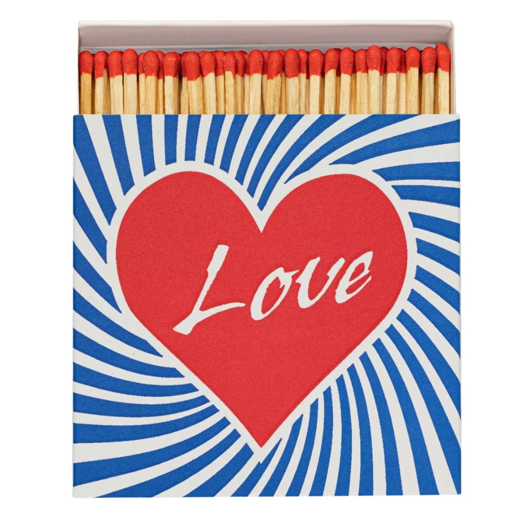 Love Streichholzschachtel – rotes Herz, blaue und weiße Streifen, weißer Hintergrund – Dekoration