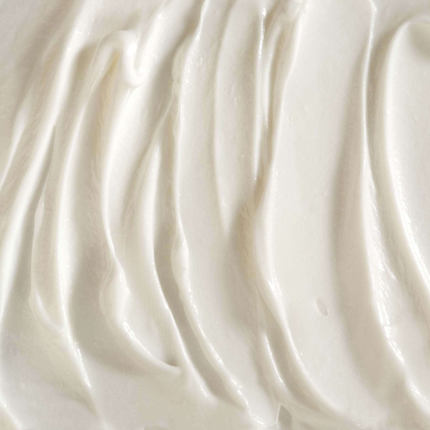 Reparaturmaske – cremige weiße Textur, glänzende Oberfläche – Haarpflege