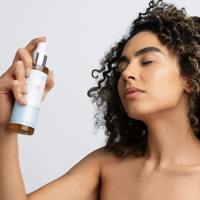 Model mit Hydra Cleanse Kit