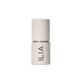 ILIA Multi-Stick – cremefarbener Stift mit silbernem Ring, weißem Hintergrund – Make-up