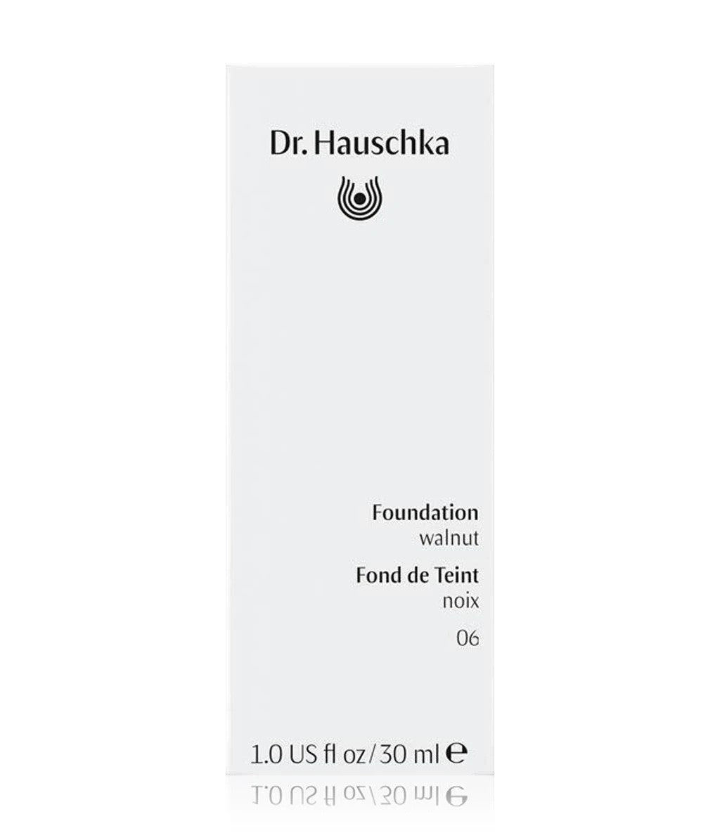 Dr. Hauschka Foundation 06 Walnut – white cardboard box 30ml, clean background – makeup