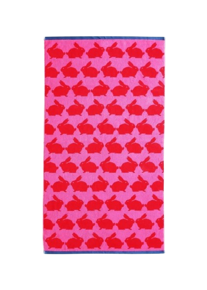Kissing Rabbits Bio-Baumwollhandtuch – pink mit roten Hasen, blauer Rand, weißer Hintergrund – Badetuch