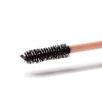 Le Mascara Intense Wimpernbürste mit schwarzen Borsten auf weißem Hintergrund, Augen-Make-up