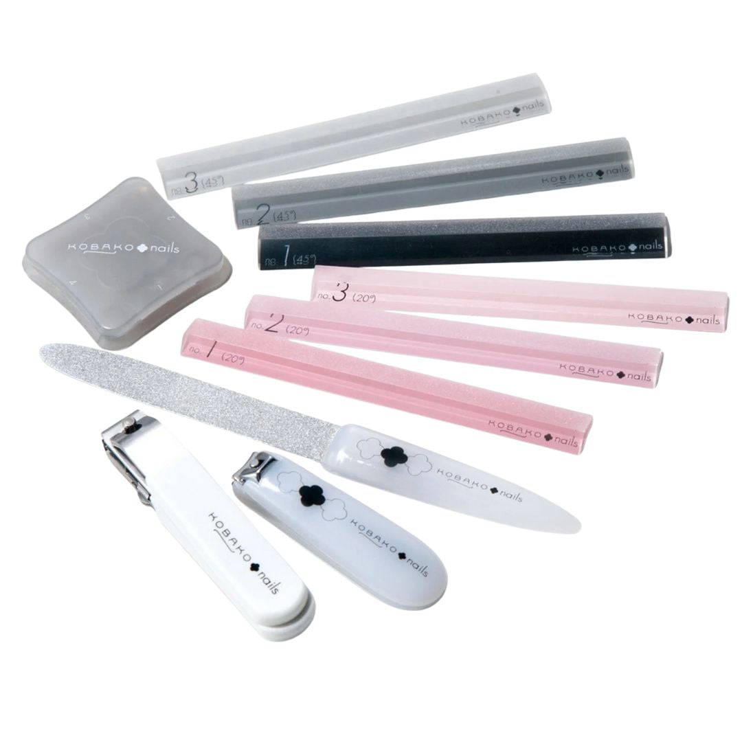 KOBako nails Nagelfeile Oval No.2 – graue Feile mit 45°-Winkel, weißer Hintergrund – Nagelpflege