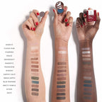Kjaer Weis Eye Shadow Grace Refill – rötliche Verpackung 1,2 g, weißer Hintergrund mit Swatches – Augenmake-up