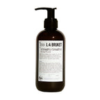 L:A BRUKET No. 230 Shampoo Birke – braune Flasche mit Pumpverschluss, 240 ml, weißem Etikett und Hintergrund – Haarpflege