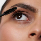 Volume Mascara 01 Black – black mascara wand applicator, natural skin tone, eye makeup