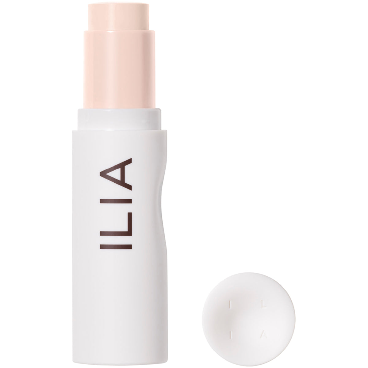 ILIA Foundation Stick in hellem Beigeton mit weißem Gehäuse und abgenommenem Deckel.