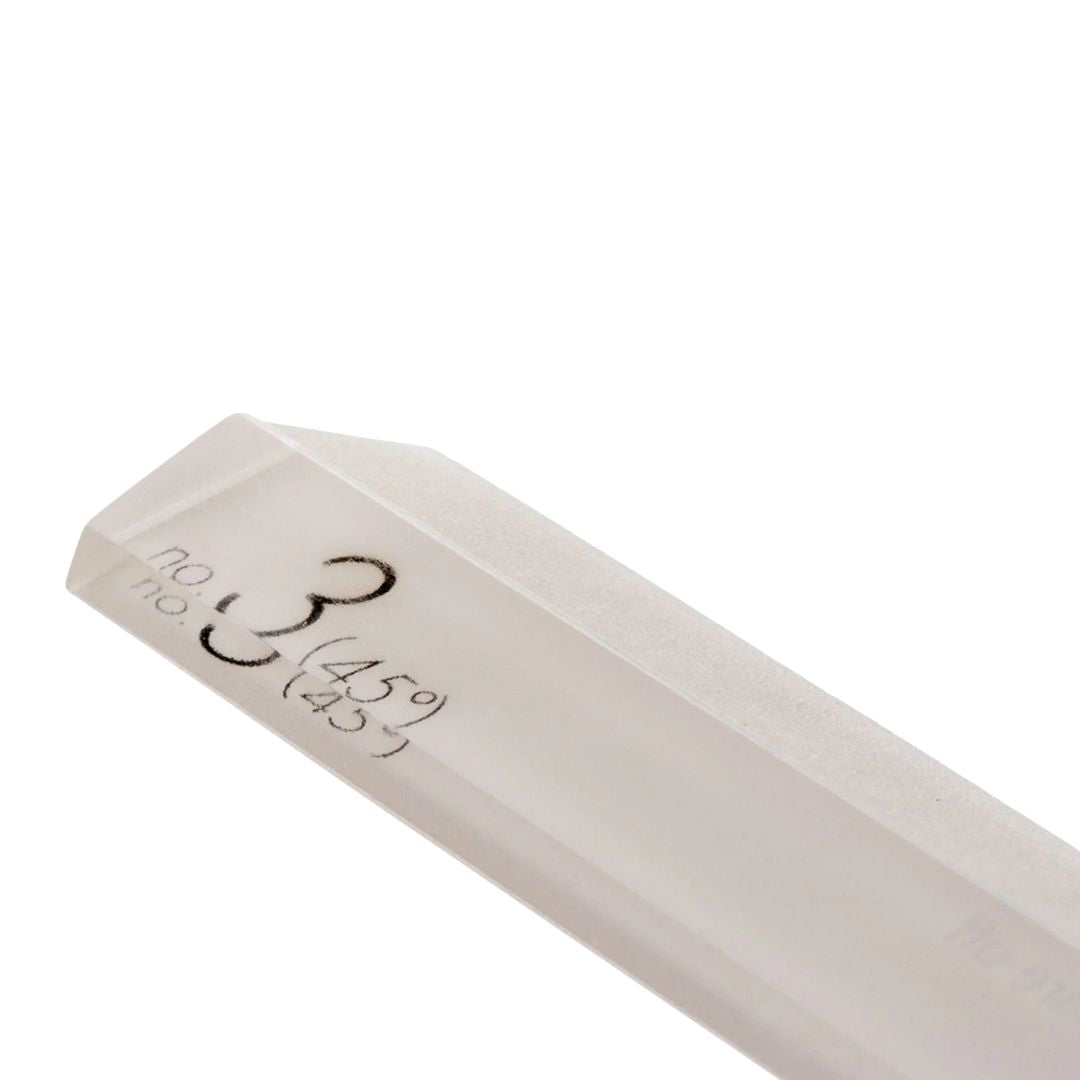 Nail File Square-off No.3 Nagelfeile – cremefarbene Feile mit 45°-Kante, weißer Hintergrund – Nagelpflege