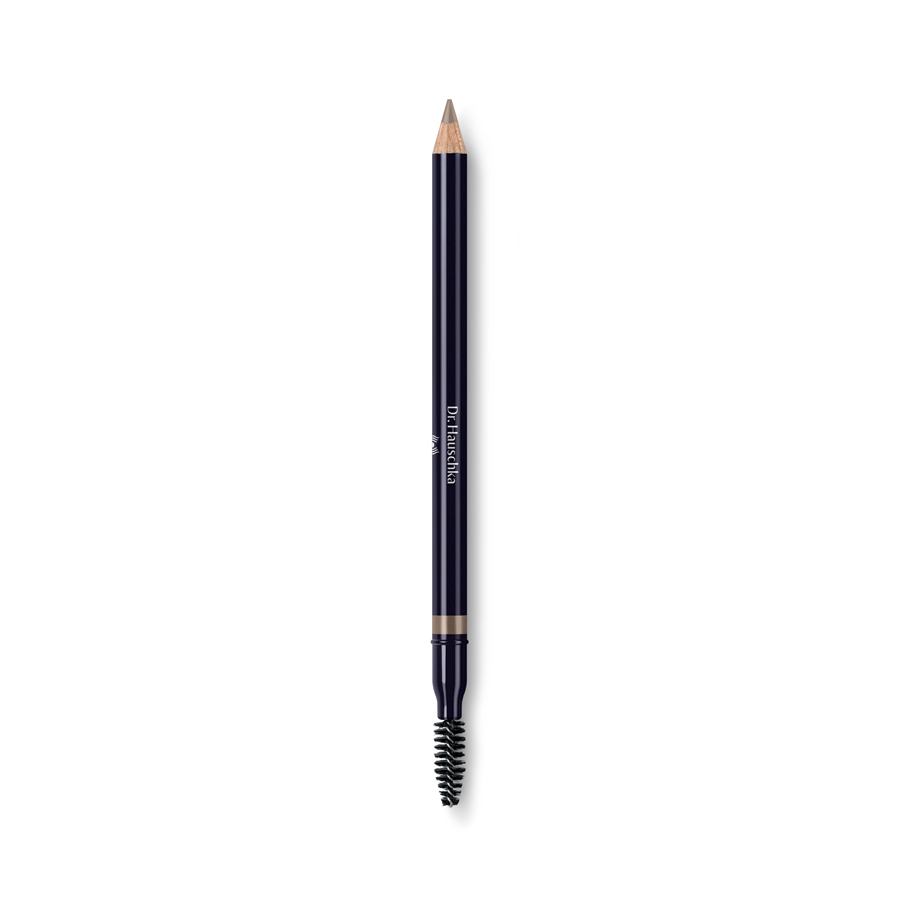 Dr. Hauschka Augenbrauenstift – dunkelblauer Stift mit Bürste, hellbraun, weißer Hintergrund – Augenbrauenstyling