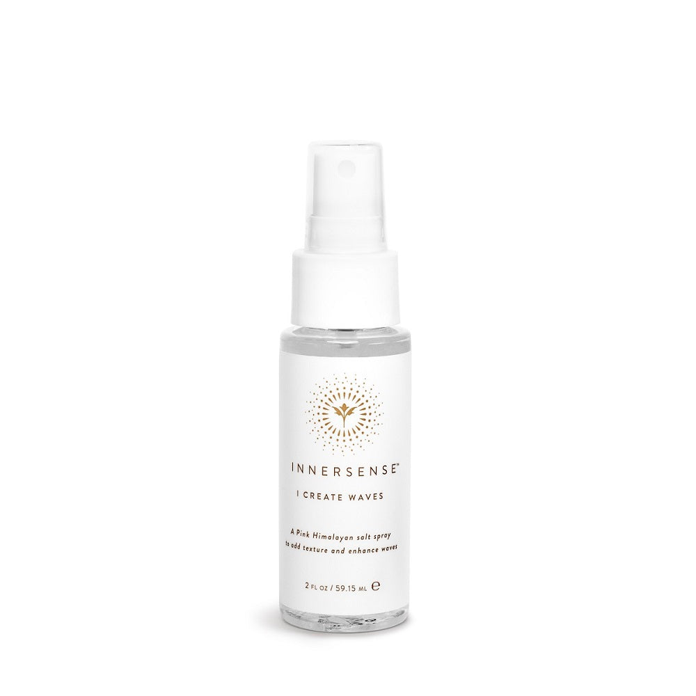 Innersense I Create Waves – transparente Sprayflasche 59,15 ml, weißer Verschluss, weißer Hintergrund – Haarpflege