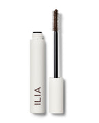 ILIA Limitless Lash Mascara weiße Tube mit Bürste auf weißem Hintergrund, Wimperntusche