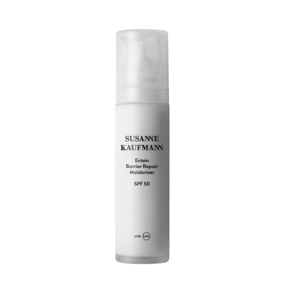 Susanne Kaufmann Ectoin Barrier Repair Moisturiser SPF 50 in Flasche mit Pumpspender auf weißem Grund, Hautpflege