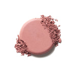 Soft Focus Blurring Blush in Altrosa als gepresstes Puder auf weißem Hintergrund, Make-up