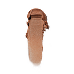 Brauner Multi-Stick Farbaufstrich auf weißem Hintergrund für ein strahlendes Make-up.