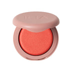ILIA Soft Focus Blurring Blush in einem rosafarbenen Tiegel auf weißem Hintergrund, Make-up