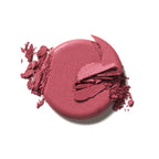 Soft Focus Blurring Blush in einem runden Tiegel in Beere auf weißem Hintergrund, Make-up