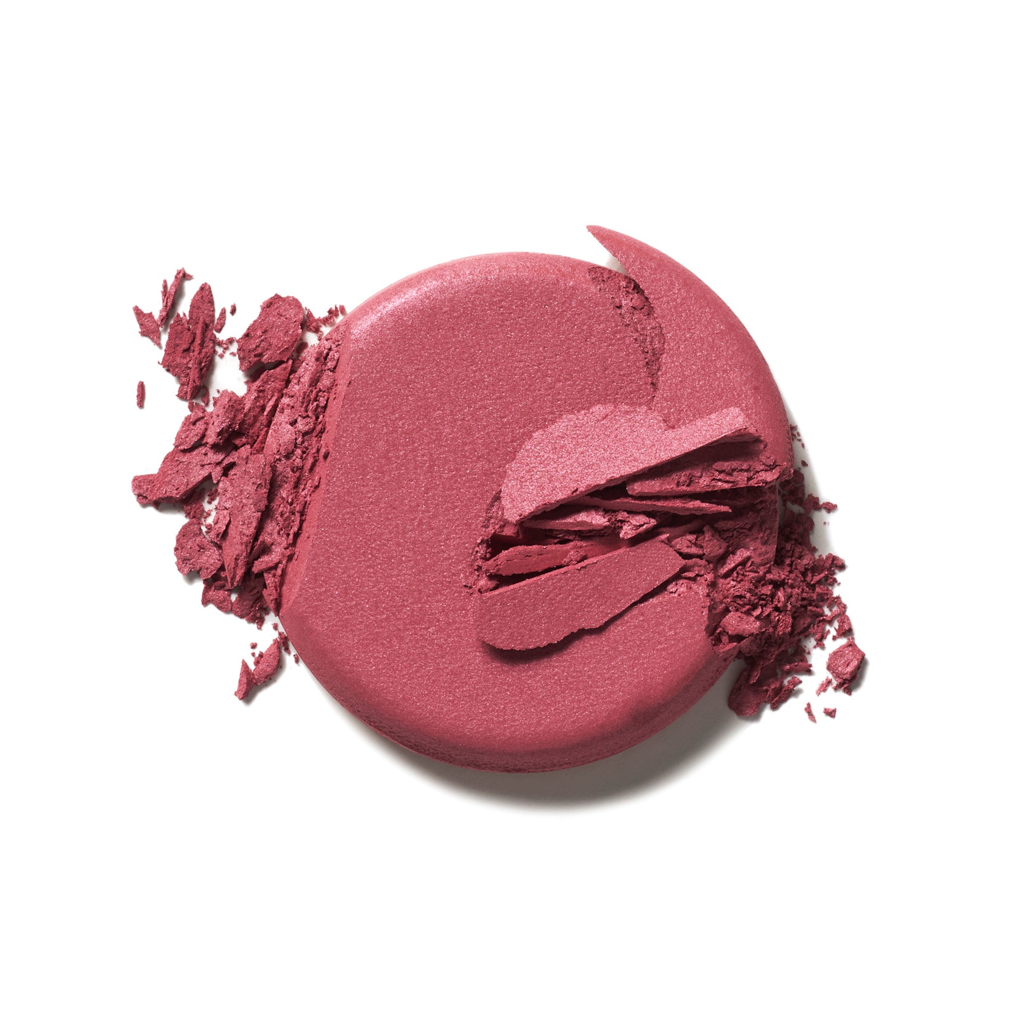 Soft Focus Blurring Blush in einem runden Tiegel in Beere auf weißem Hintergrund, Make-up