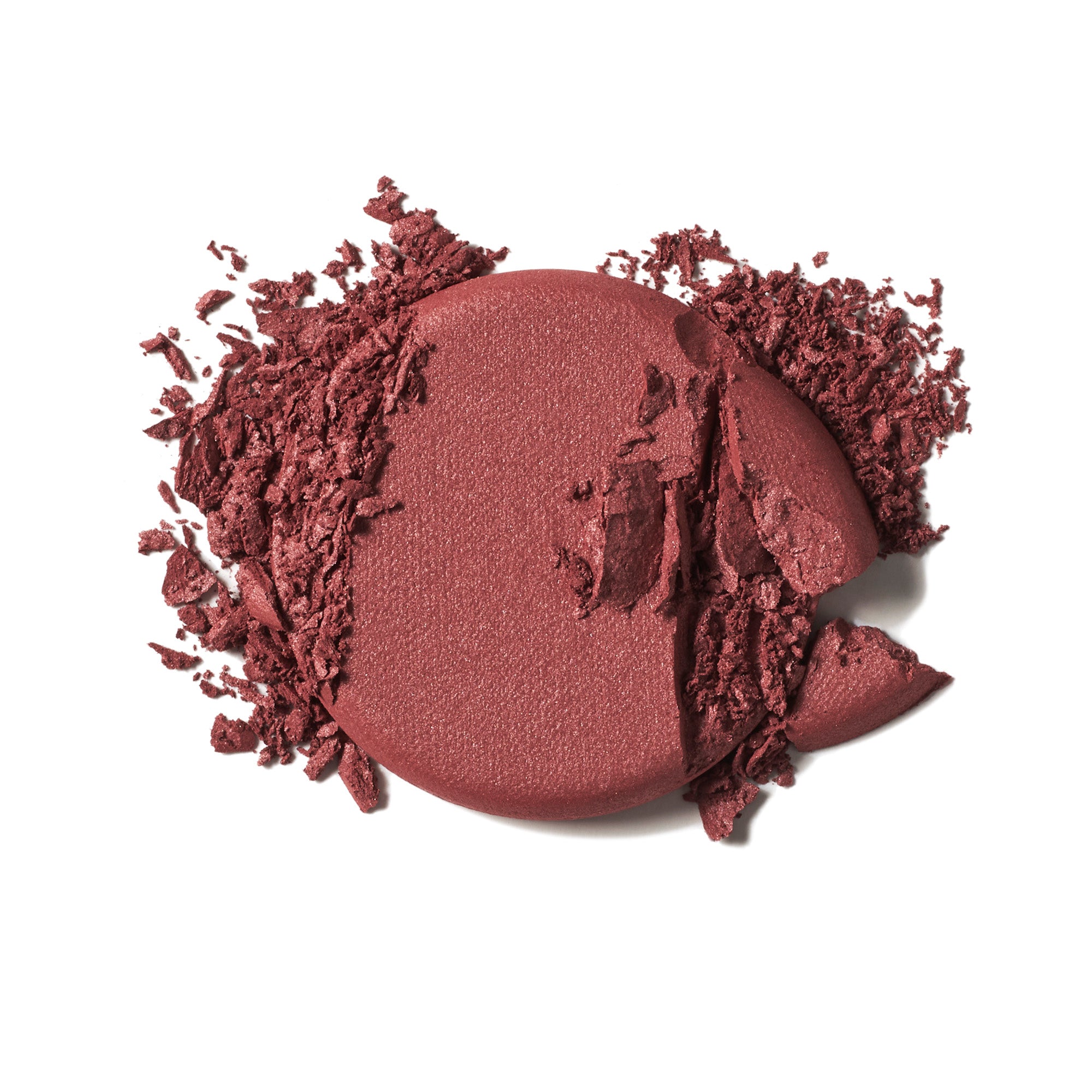 Soft Focus Blurring Blush in tiefem Beerenrot als Puder-Swatch auf weißem Hintergrund, Make-up