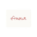 Postkarte Amour – cremefarbene Karte mit roter Schrift, weißem Hintergrund – Geschenkkarte
