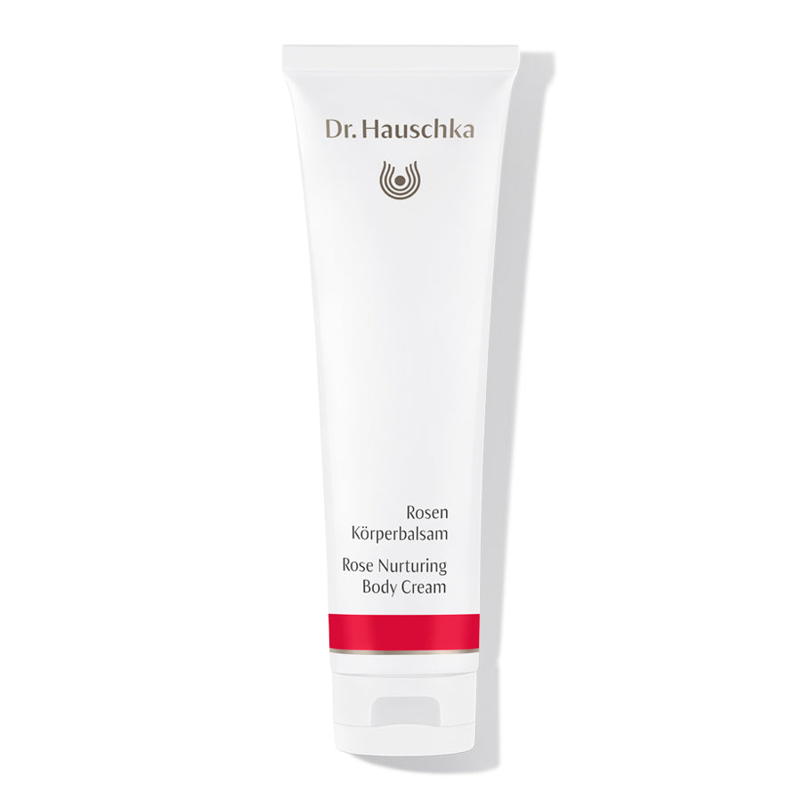 Dr. Hauschka Rosen Körperbalsam – weiße Tube mit rotem Streifen, weißem Deckel, weißem Hintergrund – Körperpflege