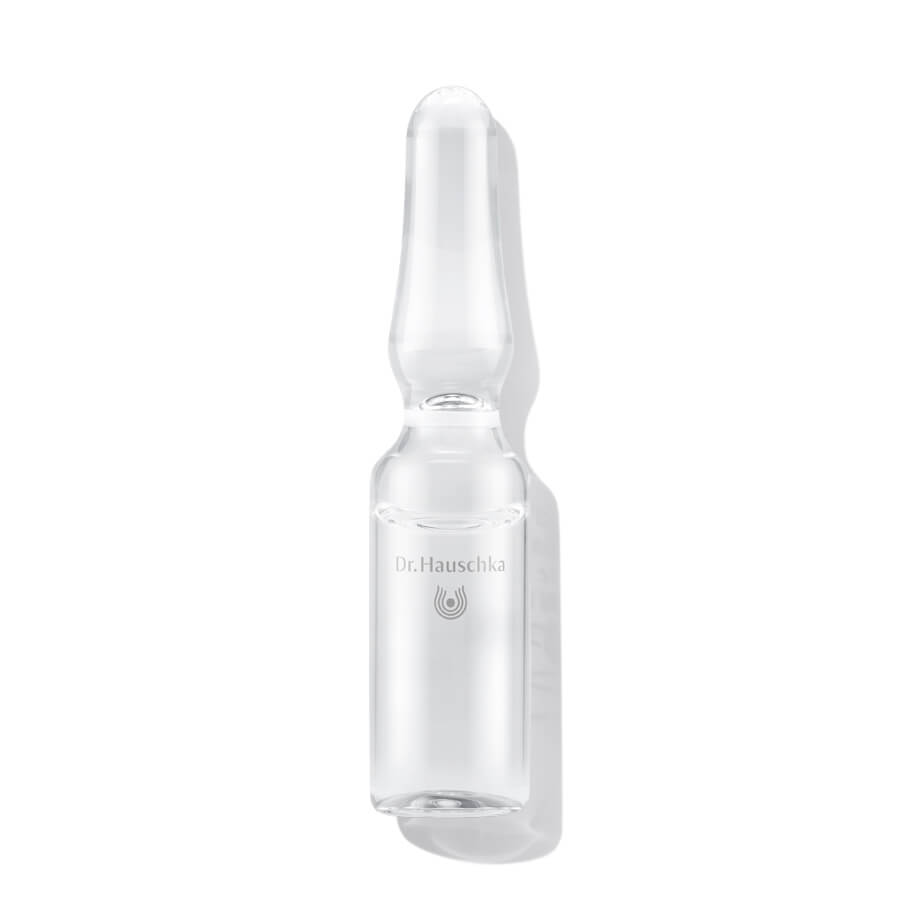 Dr. Hauschka Tag und Nachtkur – transparente Ampulle, weißer Hintergrund – Hautpflege