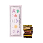 Osmic Delater High-Vibes Herbal Chocolate – rosa Verpackung 140g, 7 Sorten, weißer Hintergrund – vegane Schokolade