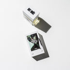 Weltschmerz Parfum – 50ml Glasflasche mit weißer Verpackung, schwarzer Schrift, weißem Hintergrund – Parfüm