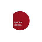 Kjaer Weis Powder Bronzer – runde rote Dose, weißer Hintergrund – Make-up