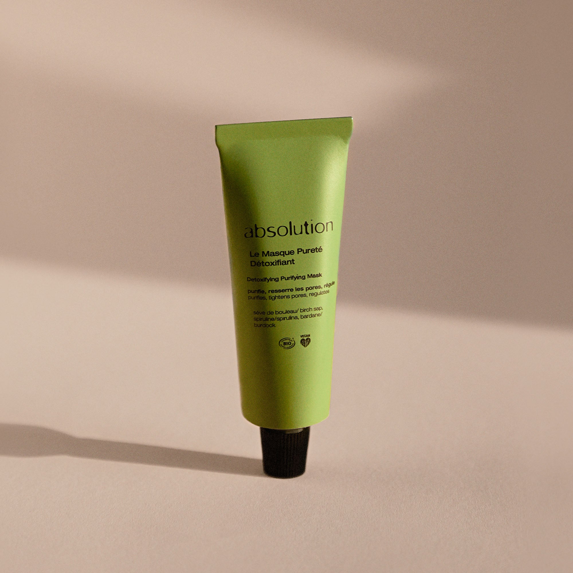absolution Le Masque Pureté Detoxifiant – grüne Tube mit schwarzem Deckel, cremefarbener Hintergrund – Gesichtsmaske