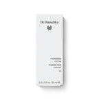Dr. Hauschka Foundation 05 Nutmeg – white cardboard box 30ml, white background – makeup