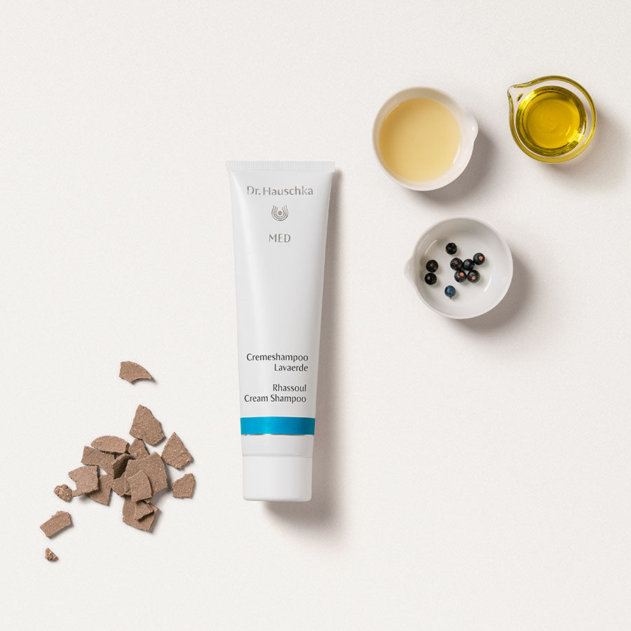 Dr. Hauschka Med Cream Shampoo Lavaerde – white tube with blue stripe, white background – hair care