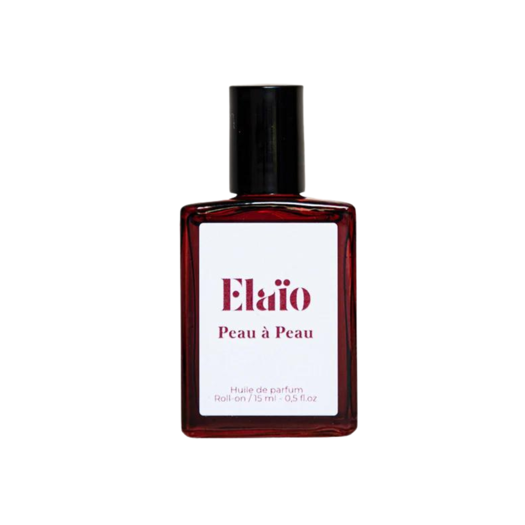 Elaïo Peau À Peau Parfümöl – dunkelrotes Glasfläschchen 15ml, schwarzer Deckel, weißer Hintergrund – Parfüm