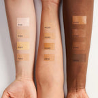 The Invisible Touch Concealer Refill – Farbvarianten auf drei Hauttönen, neutraler Hintergrund – Make-up