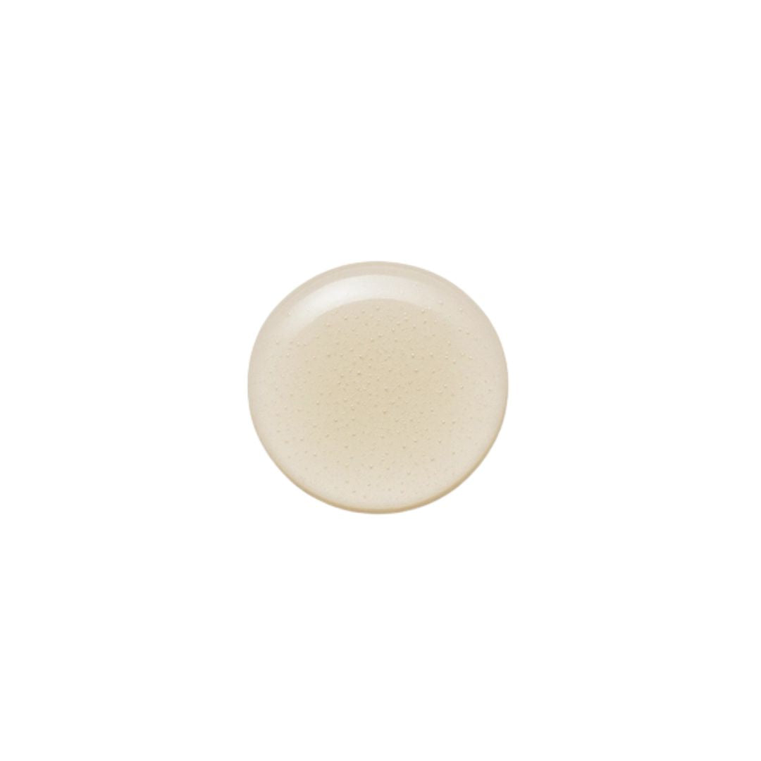 Renew Niacinamide Booster – cremefarbene Flüssigkeitstropfen auf weißem Hintergrund – Hautpflege