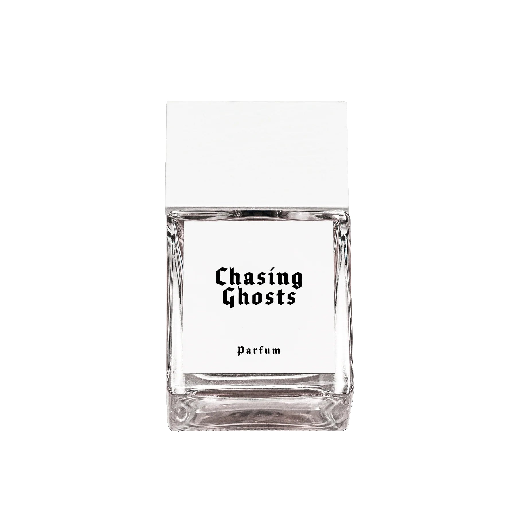 Chasing Ghosts Parfum – klares Glasflakon mit weißem Etikett und Deckel, weißer Hintergrund – Parfüm