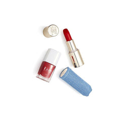 Kure Bazaar Baume À Lèvres Lipstick Refill – roter Stift in goldener Tube, blauer Stoffbeutel, weißer Hintergrund – Lippenpflege