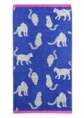 Snow Leopard Bio-Baumwollhandtuch – tiefblau mit weißen Leoparden, pinker Rand, weißem Hintergrund – Badetextilien